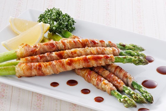ELYAF Hanasuku Iroha Bacon Wrapped Asparagus 2