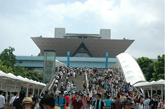 comiket88_hall_04 Comiket Has to Be Moved!!! [Japanese News]