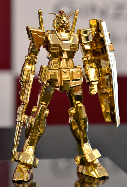 golden-gundam-500x284 This Gundam Figure is Made of Pure Gold!