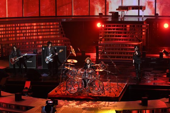 Yoshiki-Drums-2017-Performance-560x373 Yoshiki surprises worldwide audience with Kouhaku drum performance