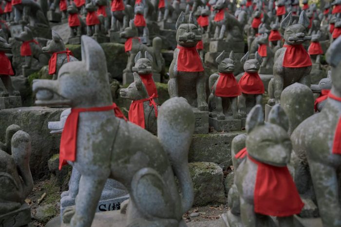 FoxStatue-700x466 From Screen to Reality - How Inari Shrines Inspire Locations in Anime and Games
