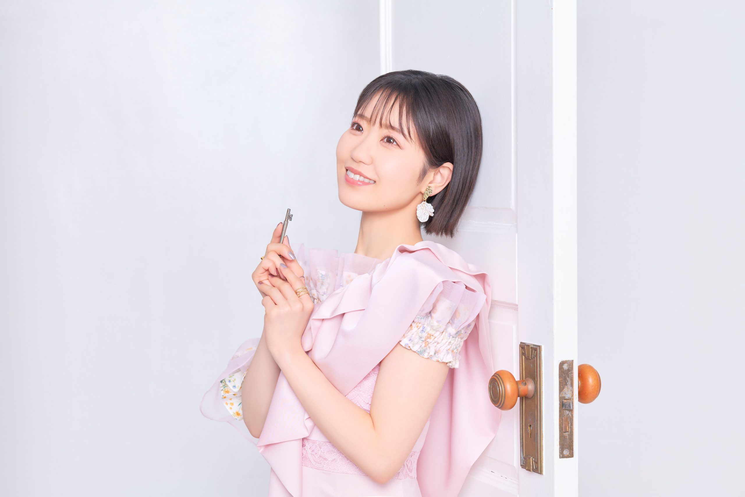 Nao-Toyama-Door-Artist-Photo-scaled Nao Toyama to Release “Door,” ED Theme of Sugar Apple Fairy Tale Part 2, on July 26! New Artist Photo and Jacket Art Revealed!